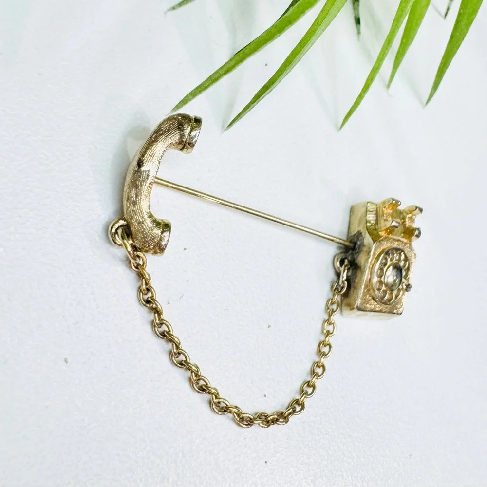 Vintage 70s Avon Rotary Telephone Chatelaine Dangle Cord Gold Tone Brooch